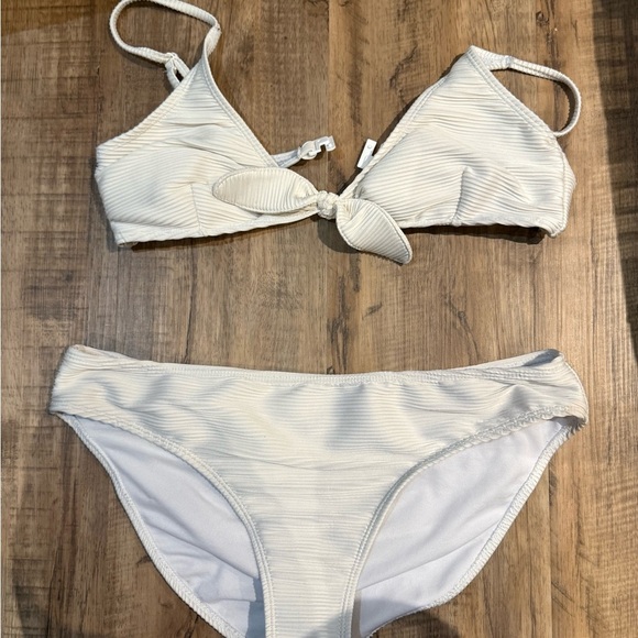 Elegant Cream Bikini Set - Picture 3 of 4